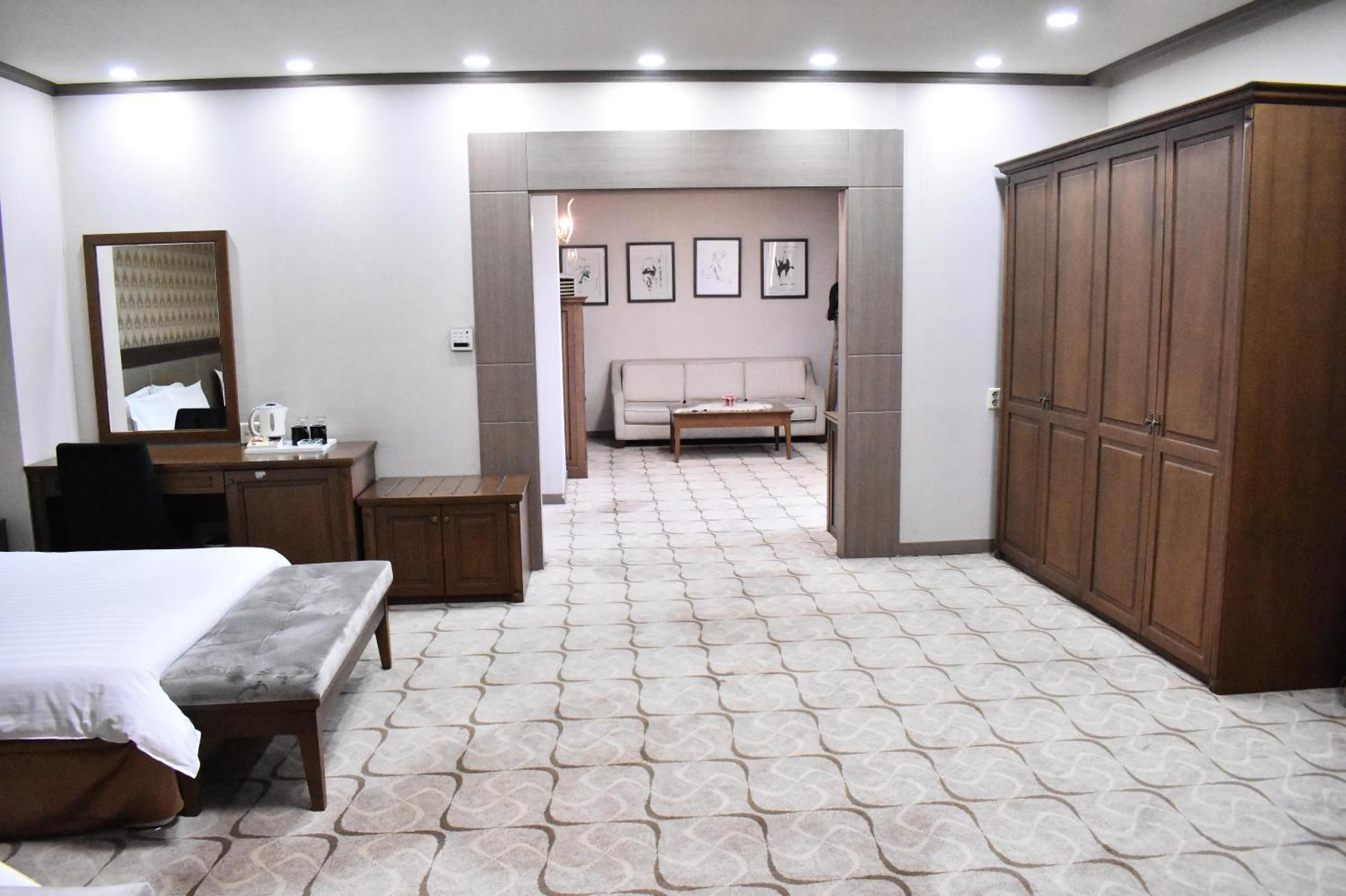 Sunjin Grand Hotel Ulan Bator Exterior foto