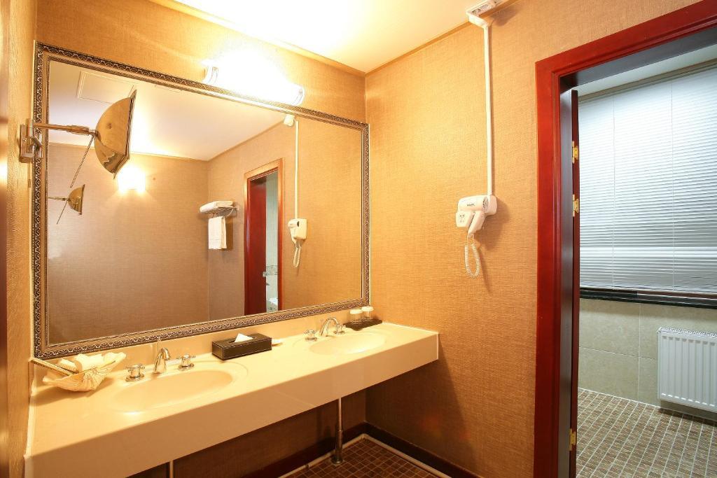 Sunjin Grand Hotel Ulan Bator Quarto foto